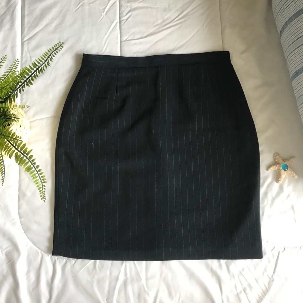 🏷️BUY 4 GET 1 FREE🏷️ Vintage Beecher’s Brook Petites Pinstripe Work Skirt